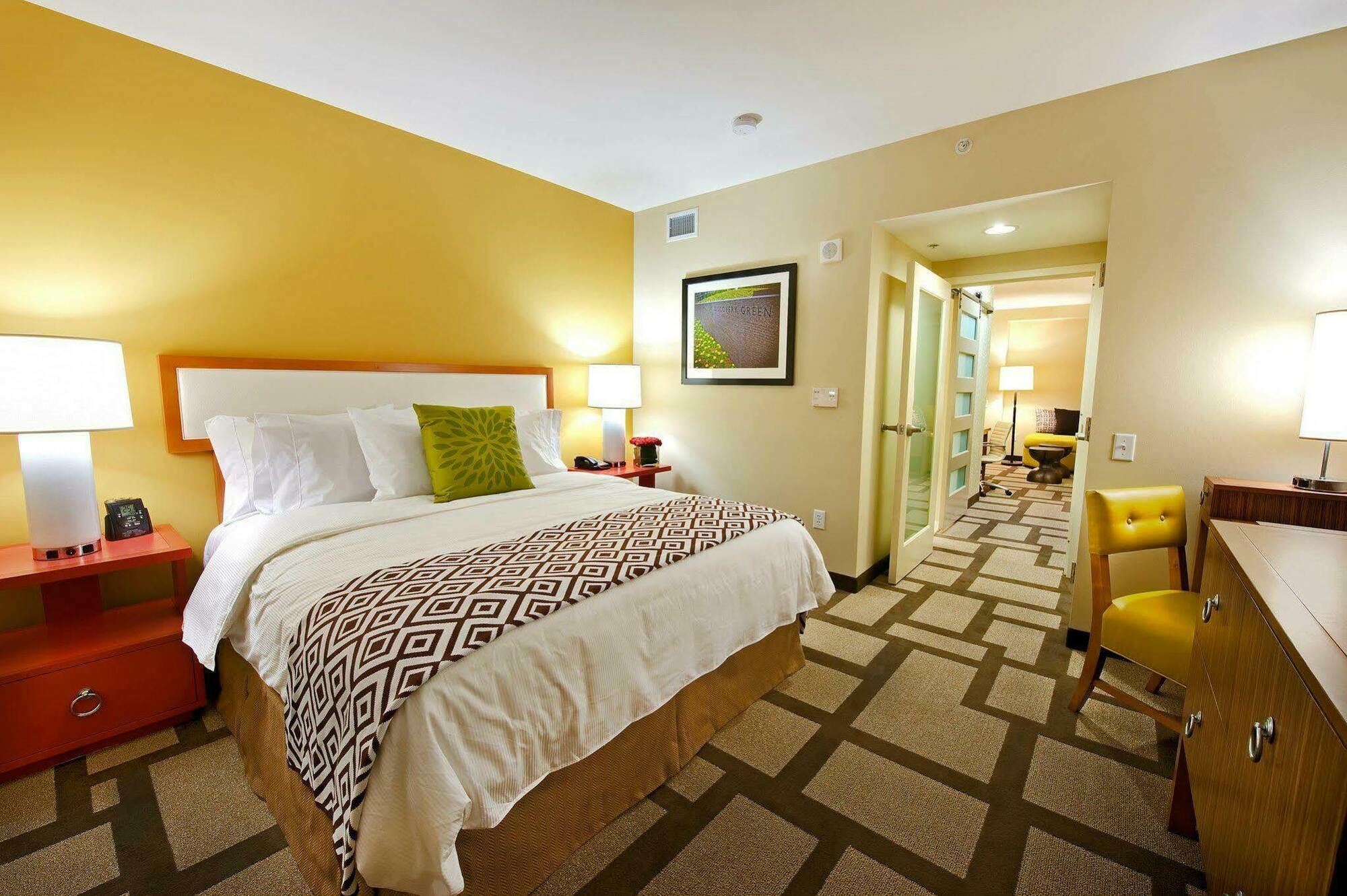 엠버시 스위트 휴스턴 다운타운 호텔 객실 사진